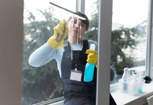 Nettoyage de vitres intérieures et extérieures à Bailleval